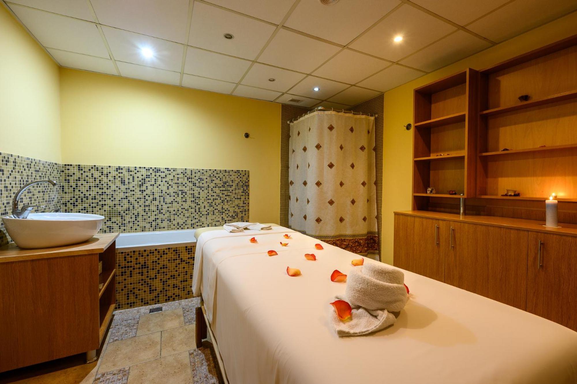 Spa Hotel Holiday เวลินกราด ภายนอก รูปภาพ